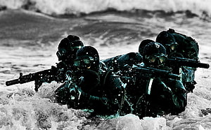 Special Forces Navy SEALs Amphibious Assault in Rough Ocean Waves HD wallpaper