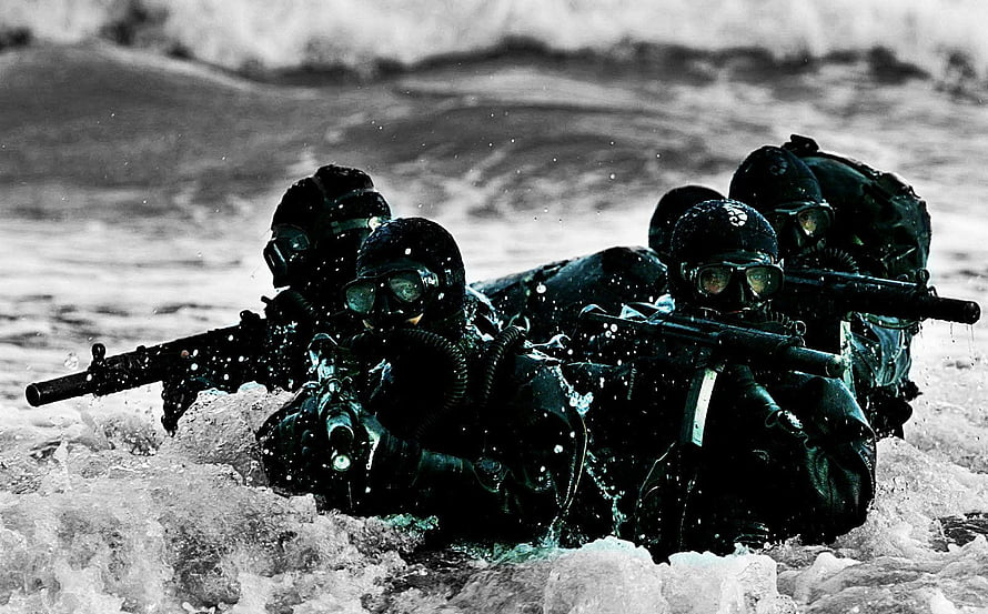 Special Forces Navy SEALs Amphibious Assault in Rough Ocean Waves HD wallpaper