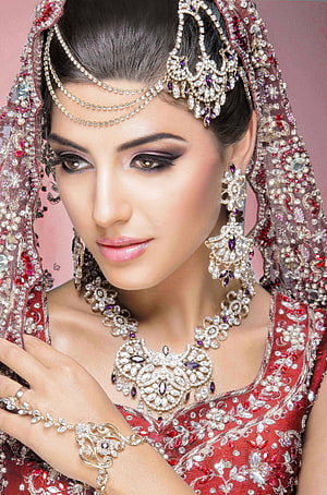 Elegant Indian Bride in Red Lehenga with Intricate Kundan Jewelry and Traditional Headpiece HD phone wallpaper