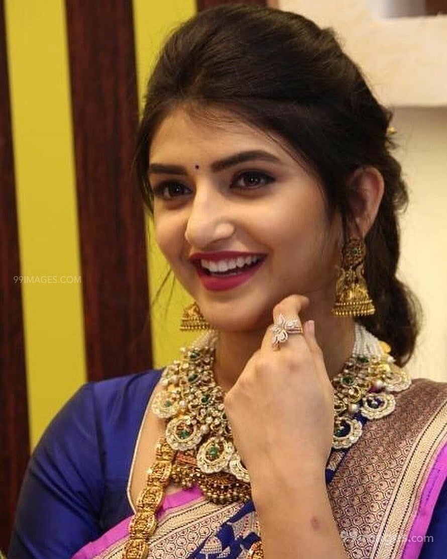 Sree Leela in Traditional Indian Saree with Gold Jewelry and Bridal Makeup HD phone wallpaper