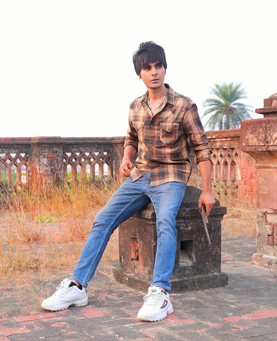 Young man in plaid shirt and jeans sitting on stone block holding a pistol, Jay Randhawa Wiki, Biography, Age & More in 2020, sukha HD phone wallpaper