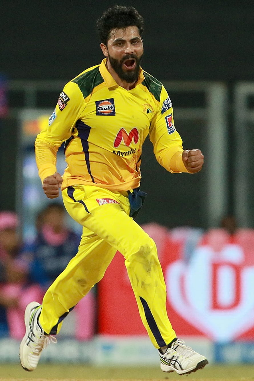 Ravindra Jadeja Celebrating in Chennai Super Kings Yellow Jersey During IPL Match HD phone wallpaper