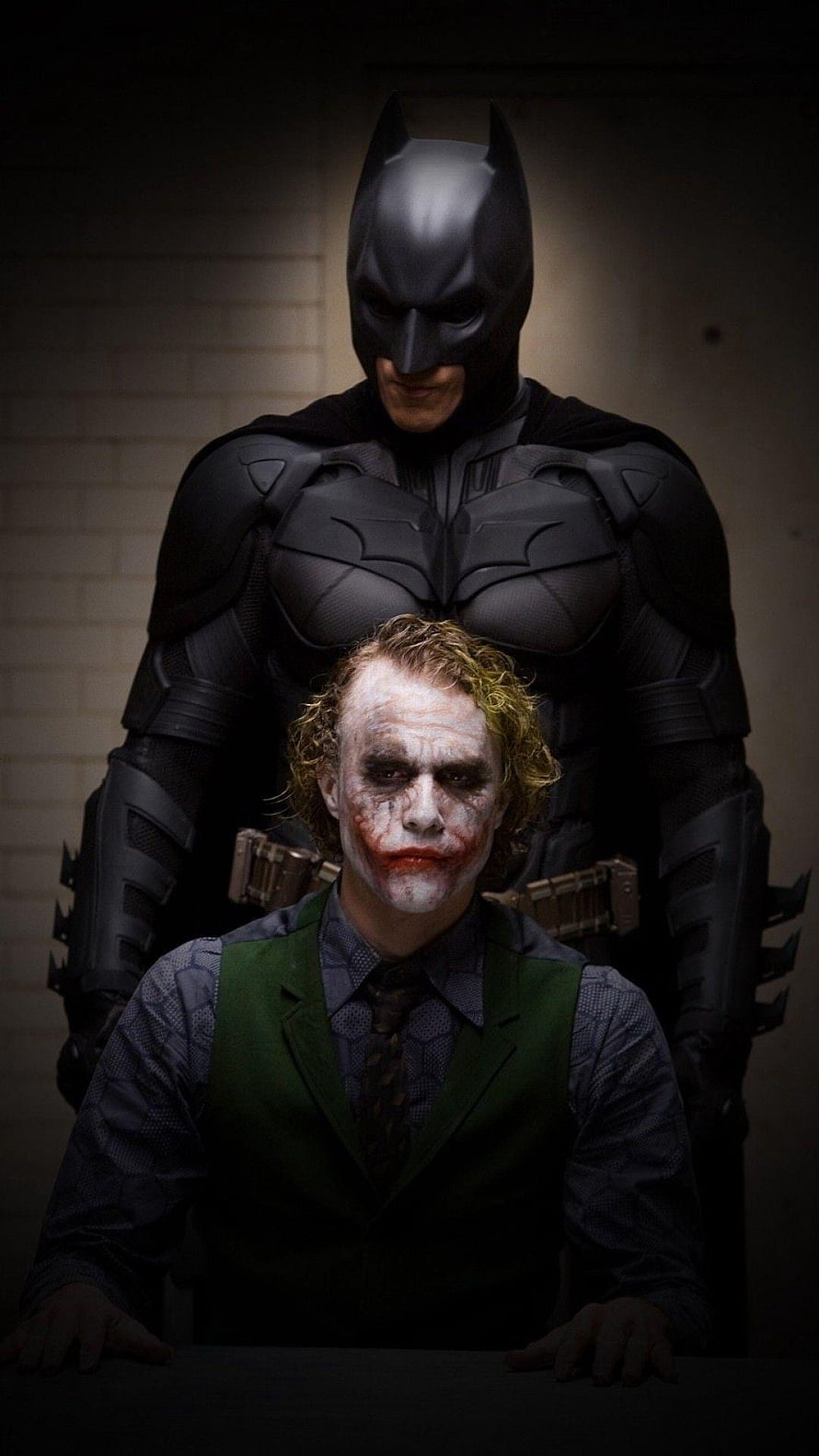 Batman and The Joker in The Dark Knight cinematic confrontation scene, 1080x1920 Batman, Joker, The Dark Knight for, dark knight joker HD phone wallpaper