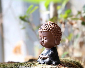 Cute Chibi Buddha Statue Meditating on Moss in a Serene Garden Setting HD wallpaper