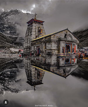 Kedarnath Temple Reflection in Mountain Lake with Snowy Peaks and Clouds HD phone wallpaper