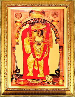 Framed Hanuman Statue with Red Garlands and Ritual Offerings, Suninow Gold Plated Hindu Bhagwan Devi Devta Mehandipur Balaji Frame for Pooja, Wall Decor : Amazon.in: Home & Kitchen, #mehandipur balaji HD phone wallpaper