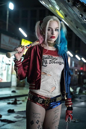 Margot Robbie as Harley Quinn in Suicide Squad with Baseball Bat and Two-Tone Hair HD phone wallpaper