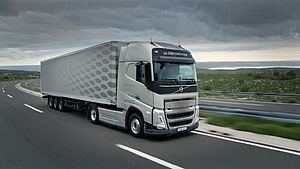 Volvo FH16 Globetrotter Semi Truck Driving on Highway Under Stormy Sky HD wallpaper