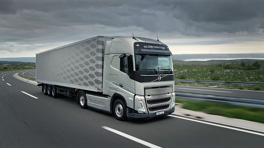 Volvo FH16 Globetrotter Semi Truck Driving on Highway Under Stormy Sky HD wallpaper