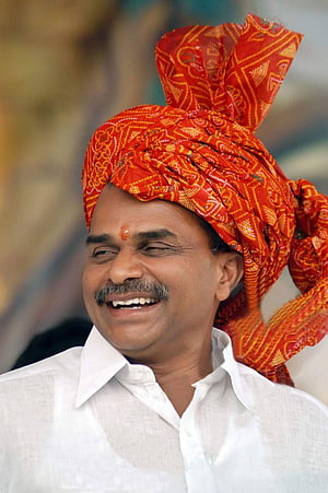 Portrait of YSR Tbreddy Wearing a Traditional Red Turban and White Shirt HD phone wallpaper