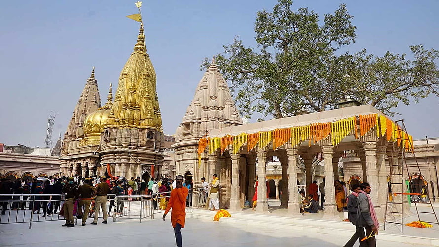 Kashi Vishwanath Temple Golden Shikhara and Corridor in Varanasi HD wallpaper