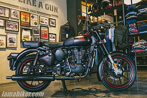 Royal Enfield Classic 350 Stealth Black Motorcycle in Showroom Display HD wallpaper