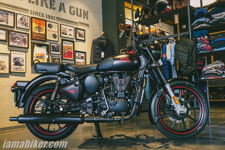 Royal Enfield Classic 350 Stealth Black Motorcycle in Showroom Display HD wallpaper