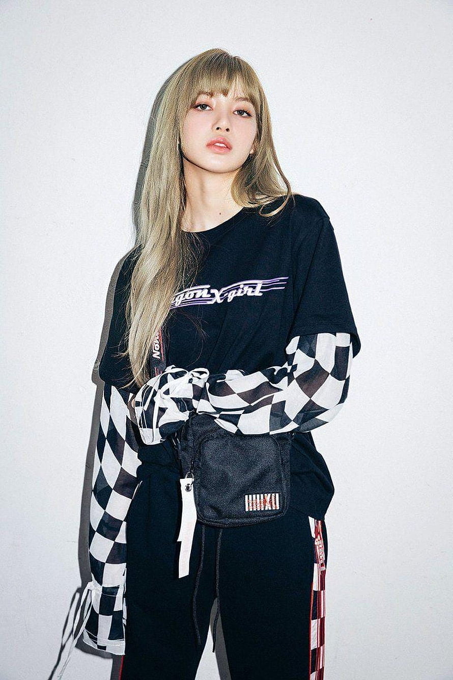 Lisa Blackpink in Black Streetwear with Checkered Sleeves and Fanny Pack HD phone wallpaper