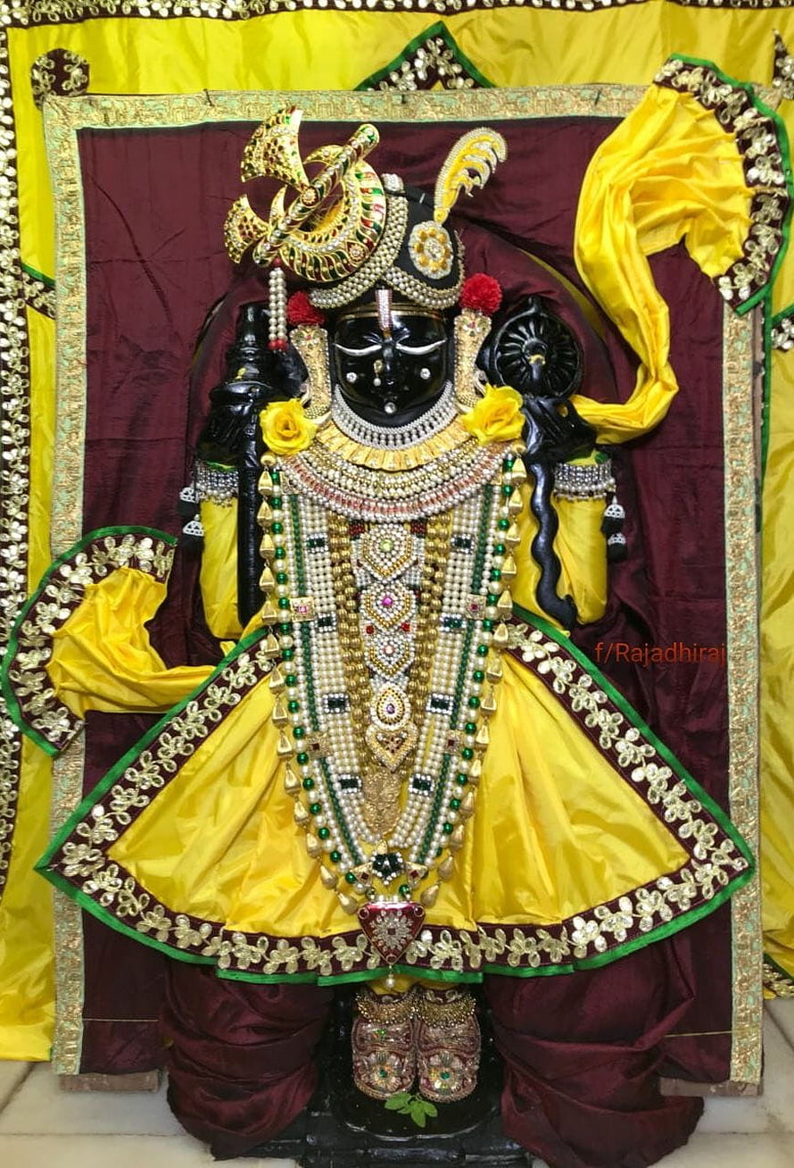 Ornate Dwarkadhish Krishna Murti Adorned in Yellow Silk and Gold Jewelry HD phone wallpaper