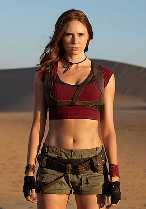 Karen Gillan in Jumanji desert costume with red crop top and olive shorts HD phone wallpaper