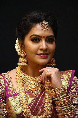 Rachitha Mahalakshmi in Traditional Maroon Silk Saree with Gold Temple Jewelry HD phone wallpaper