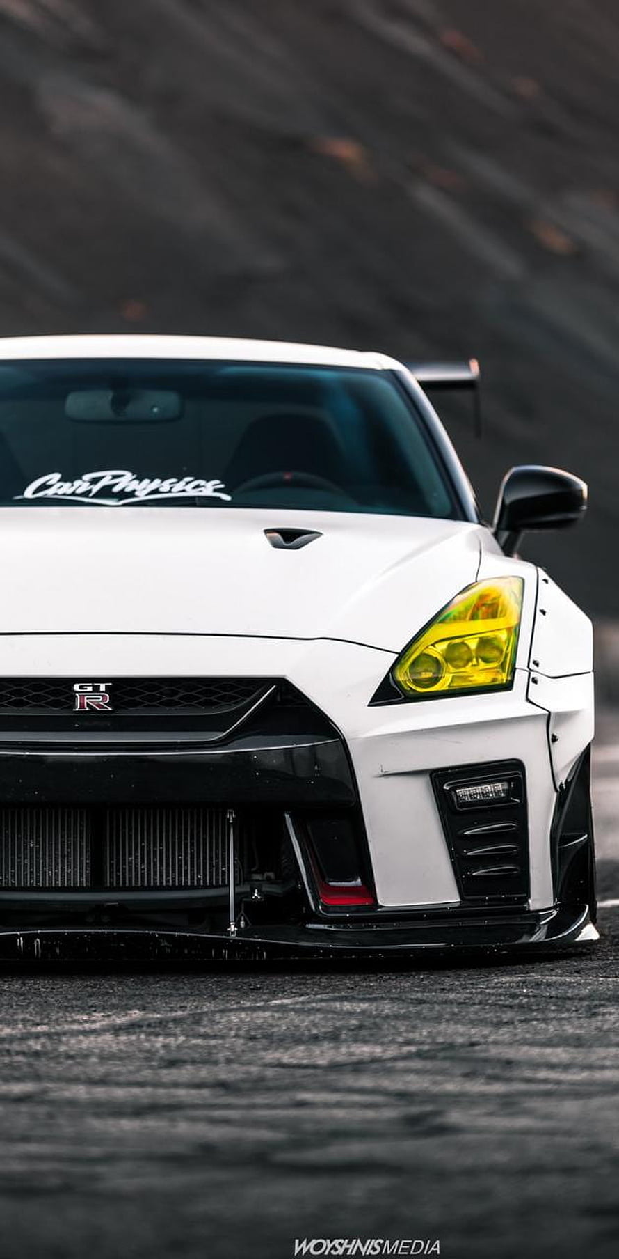 White Nissan GT-R R35 Front End with Yellow Headlights and Widebody Kit HD phone wallpaper