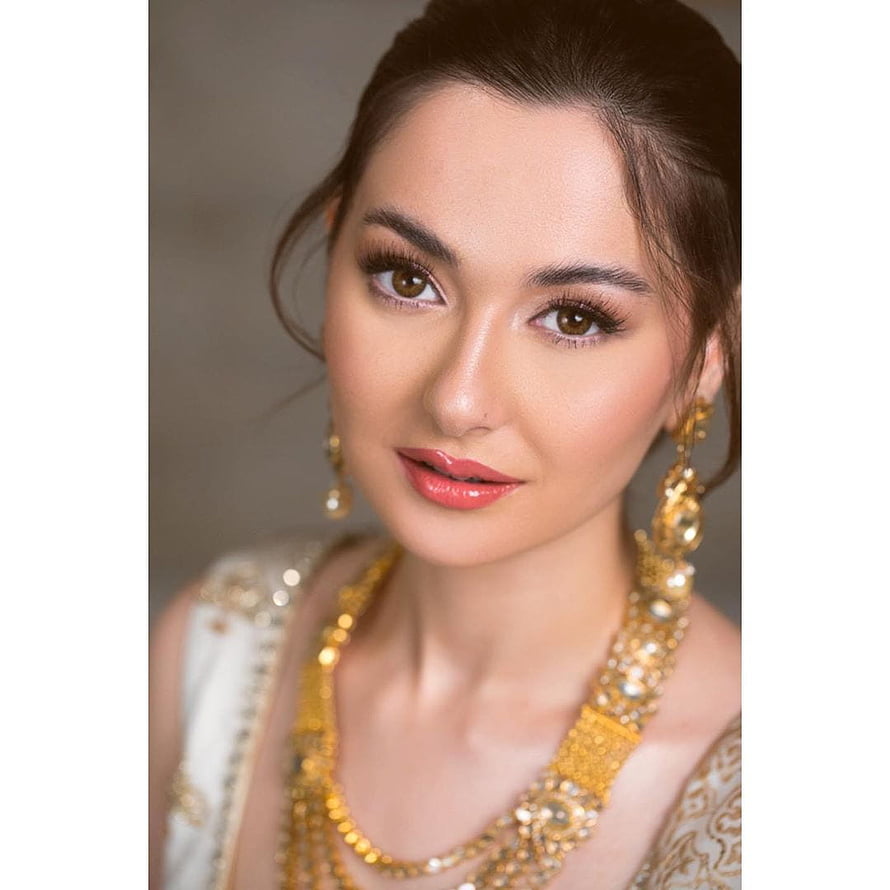 Hania Amir in Elegant Gold Jewelry and Traditional Bridal Attire HD phone wallpaper
