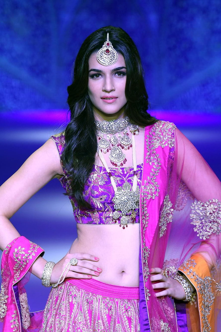 Kriti Sanon in Vibrant Pink and Purple Bridal Lehenga with Gold Jewelry HD phone wallpaper