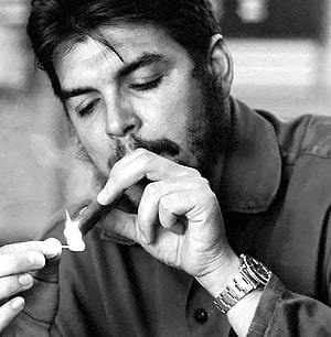 Che Guevara Lighting a Cigar in Classic Black and White Portrait HD phone wallpaper