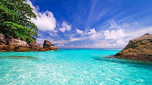 Turquoise Tropical Beach With Large Granite Boulders And Clear Ocean Water HD wallpaper