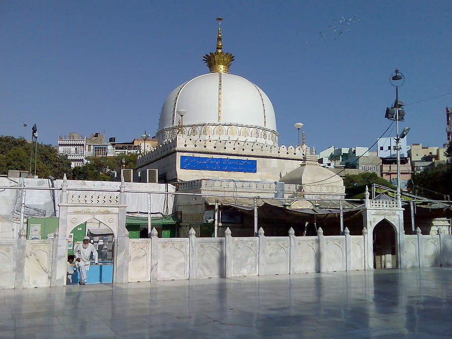 Dargah Sharif Ajmer Sharif Shrine with White Dome and Golden Spire HD wallpaper