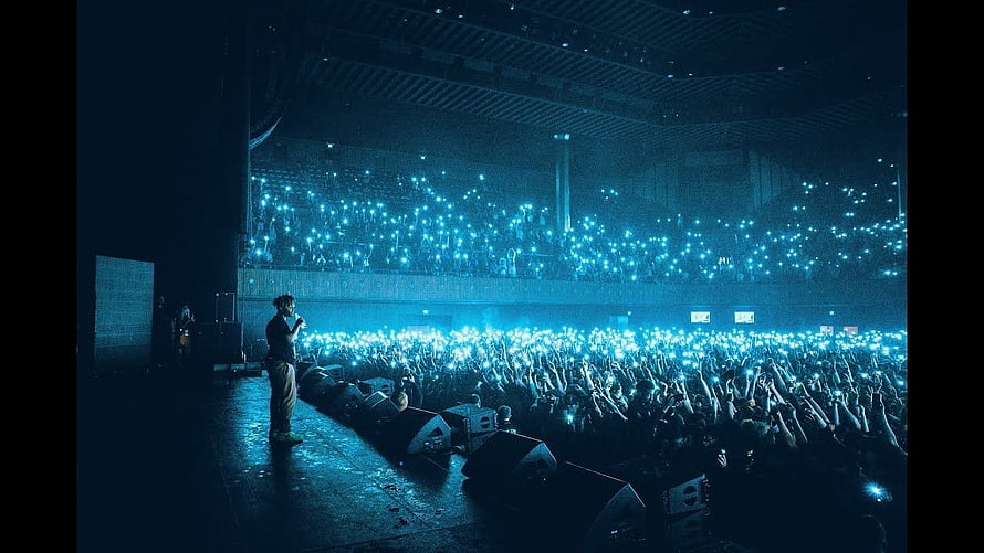 Juice WRLD Live Concert Performance with Sea of Blue Phone Lights in Arena Crowd HD wallpaper