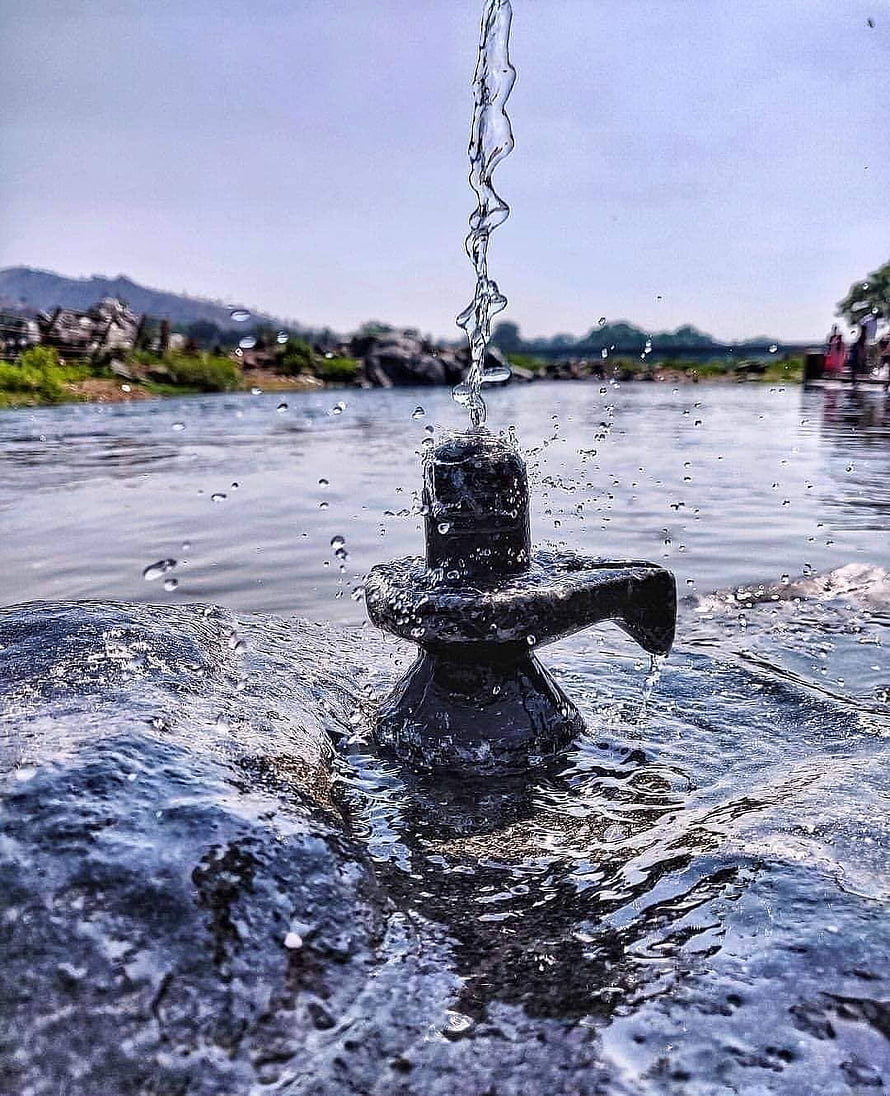 Water Pouring Over Shiva Lingam in Sacred River HD phone wallpaper