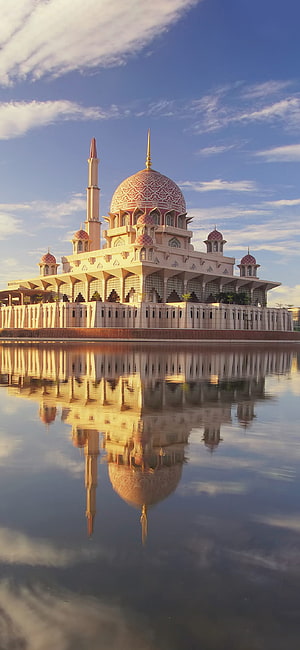 Brilliant Reflection of the Pink Mosque in Brunei on Calm Waters HD phone wallpaper