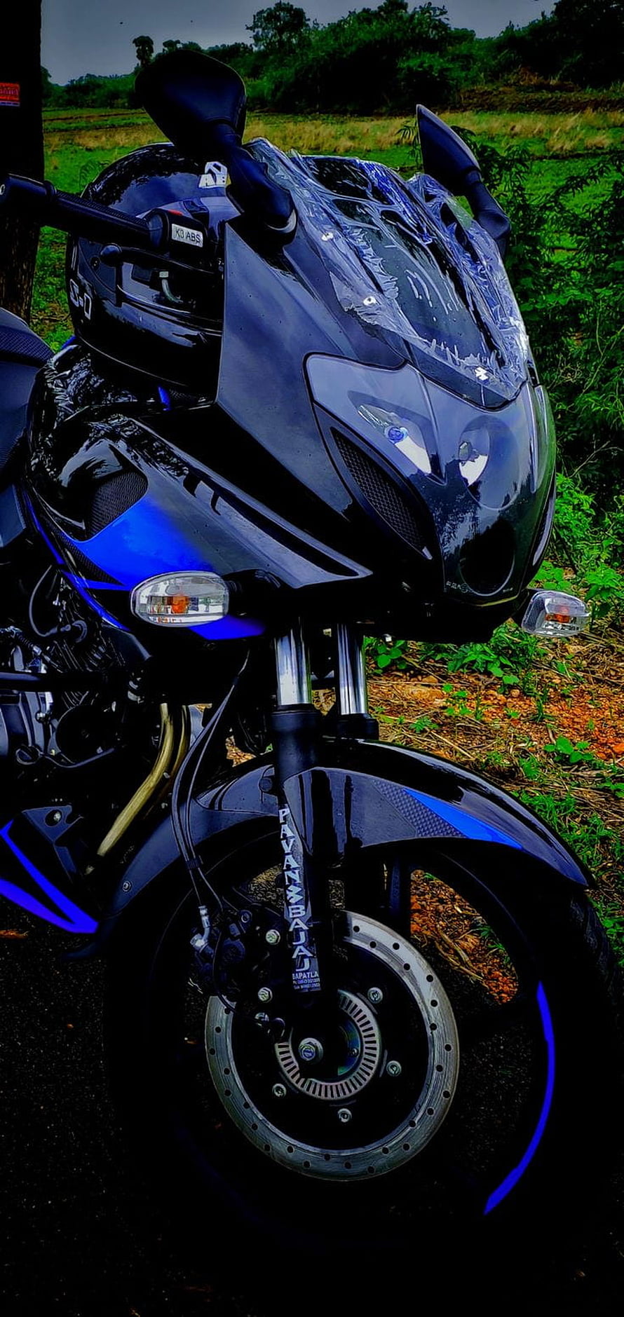 Black and Blue Bajaj Pulsar NS200 Motorcycle Front View HD phone wallpaper
