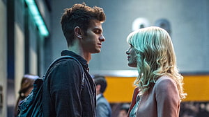 Andrew Garfield and Elizabeth Olsen in a romantic scene from the movie Love and Other Drugs, Best 5 Gwen Stacy on Hip, peter parker and gwen stacy HD wallpaper