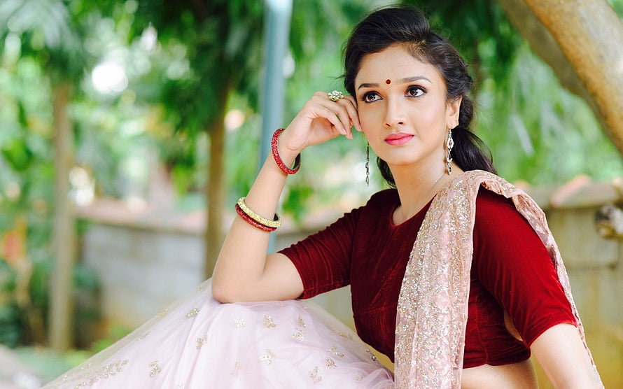 Indian actress in traditional maroon velvet blouse and pink lehenga with jewelry HD wallpaper