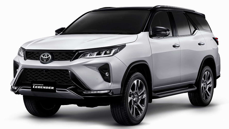 2021 Toyota Fortuner Legender SUV in Silver with Black Roof and Alloy Wheels HD wallpaper