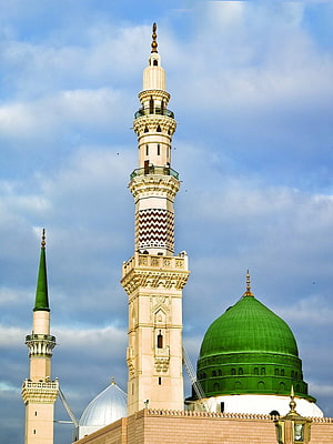Masjid Nabawi Minaret and Green Dome Against a Cloudy Sky HD phone wallpaper
