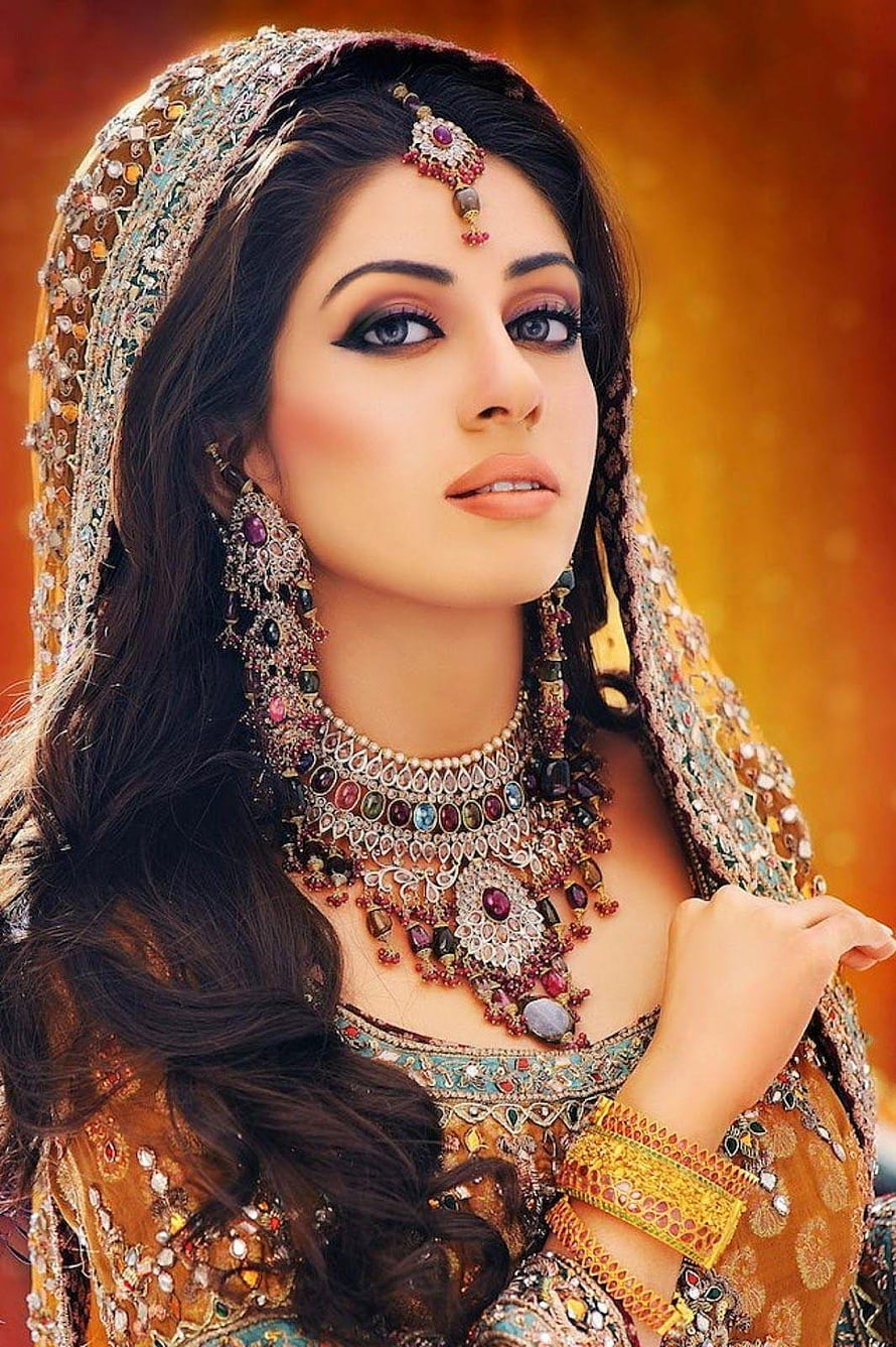 Elegant Indian Bride Portrait With Traditional Jewelry And Embroidered Lehenga HD phone wallpaper
