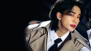 Hwang Hyunjin in a beige trench coat with a white shirt and black tie against a dark background HD wallpaper
