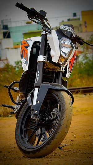 KTM Duke 200 Modified Front View with Custom Graphics and Black Alloy Wheels HD phone wallpaper