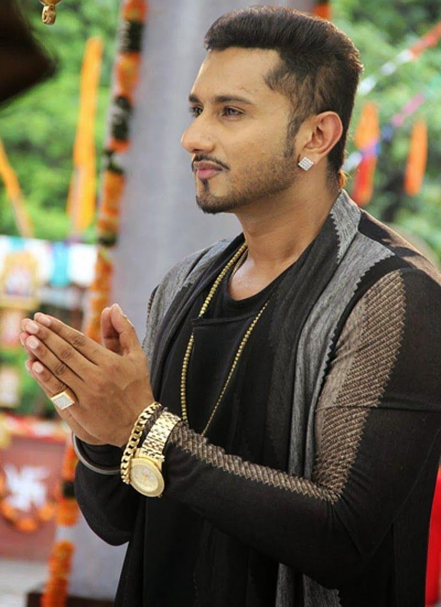 Yo Yo Honey Singh in Black Attire with Gold Accessories and Prayer Gesture HD phone wallpaper