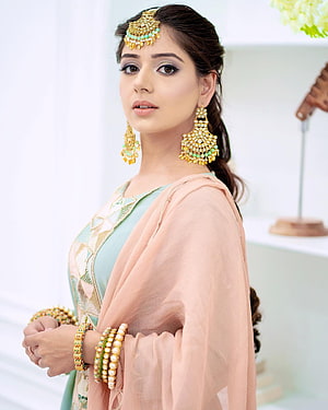 Elegant Indian woman in pastel green and peach traditional outfit with gold jewelry, tania punjabi, #Tania HD phone wallpaper