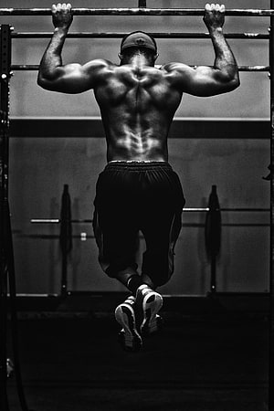 David Goggins Performing Pull-Ups in a Gym HD phone wallpaper