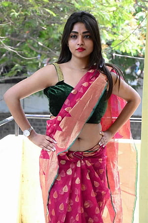 Woman in Pink Saree and Green Velvet Blouse Posing Outdoors, Naughty desi bhabhi hot – Desi Actress Seductive, #bhabhi HD phone wallpaper