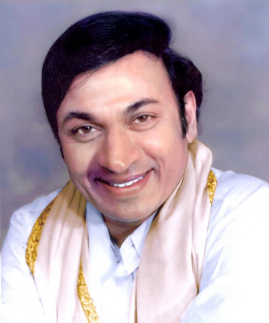 Dr Rajkumar Portrait in Traditional White Kurta with Gold Trimmed Shawl HD phone wallpaper