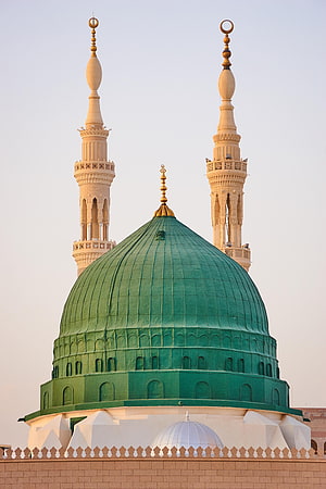 The Green Dome of the Prophet's Mosque in Medina with Minarets HD phone wallpaper