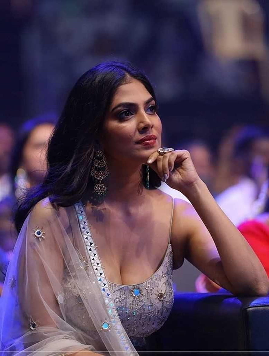 Malavika Mohanan in Elegant Embellished Gown at Fashion Event HD phone wallpaper