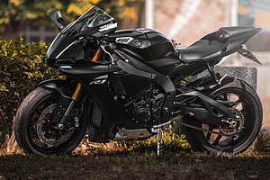 Yamaha YZF R1 Matte Black Superbike with Gold Suspension Parked on Grass HD wallpaper