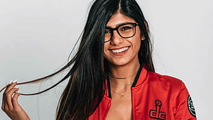 Smiling Woman With Glasses Wearing Red DC Shoes Bomber Jacket, Mia Khalifa HD wallpaper