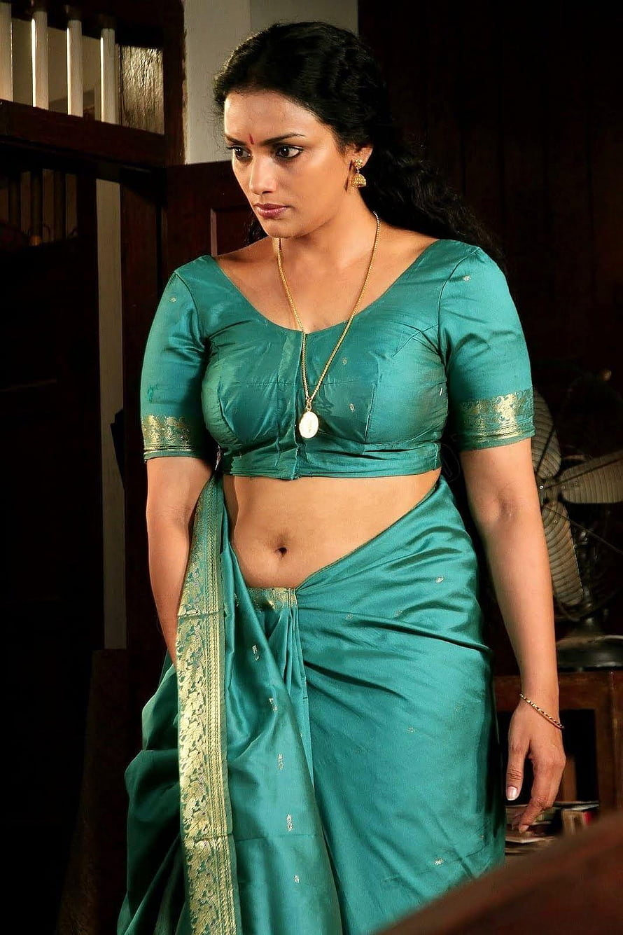 Trisha Krishnan in a Teal Silk Saree with Gold Border and Traditional Jewelry HD phone wallpaper