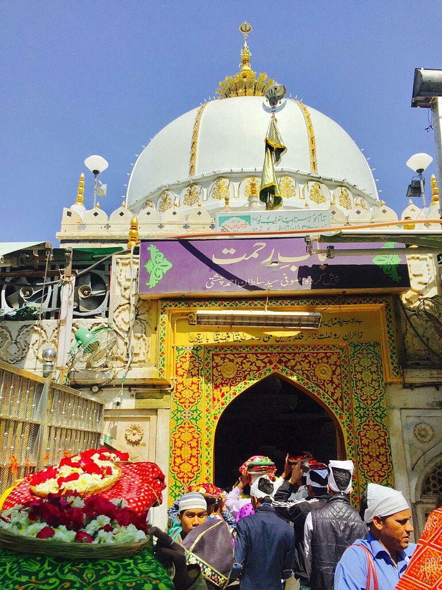 Ajmer Sharif Dargah: Ornate White Dome and Intricate Islamic Architecture in India HD phone wallpaper