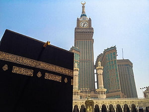 Grand Makkah Clock Tower and Kaaba in Mecca, Saudi Arabia HD wallpaper